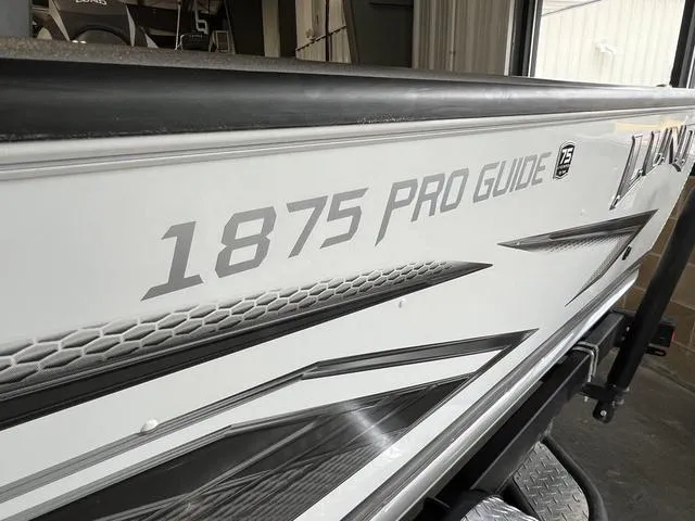 Slide: The Image of Lund 1875 Pro Guide Tiller 2023 - 3