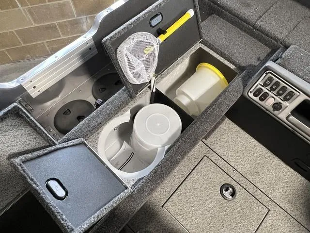 Slide: The Image of Lund 1875 Pro Guide Tiller 2023 - 7