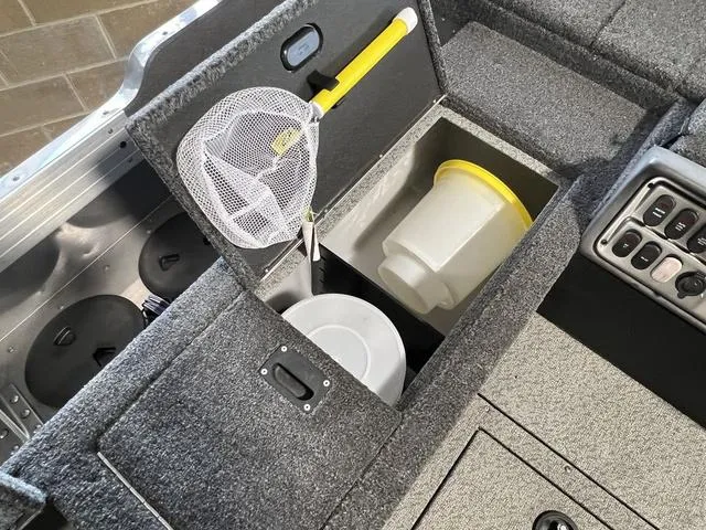 Slide: The Image of Lund 1875 Pro Guide Tiller 2023 - 8