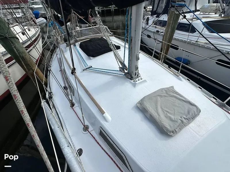 Slide: The Image of 1985 Beneteau Idylle 1050 for sale in Fort Lauderdale, FL - 15