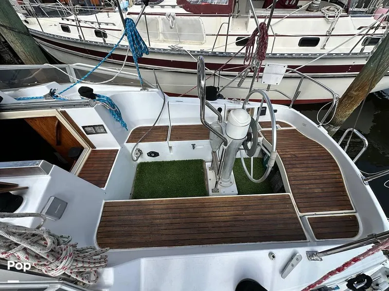 Slide: The Image of 1985 Beneteau Idylle 1050 for sale in Fort Lauderdale, FL - 18