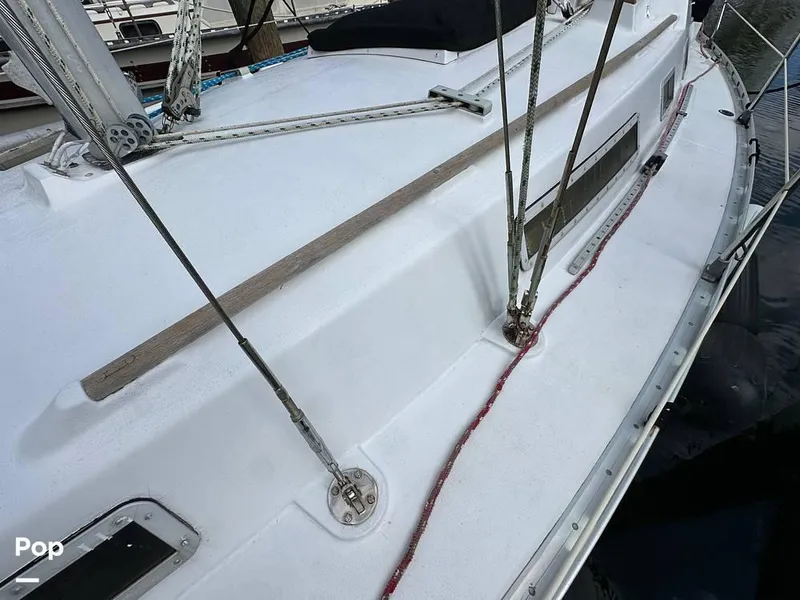 Slide: The Image of 1985 Beneteau Idylle 1050 for sale in Fort Lauderdale, FL - 39