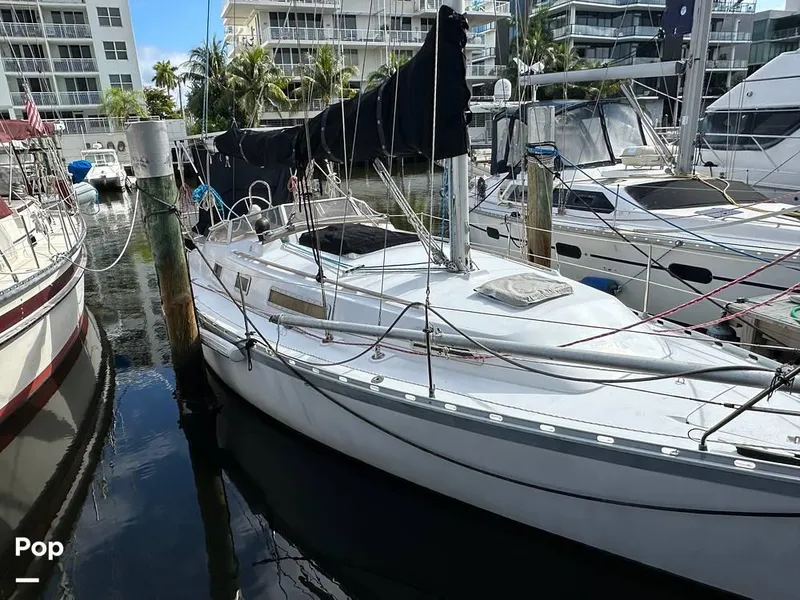 Slide: The Image of 1985 Beneteau Idylle 1050 for sale in Fort Lauderdale, FL - 7