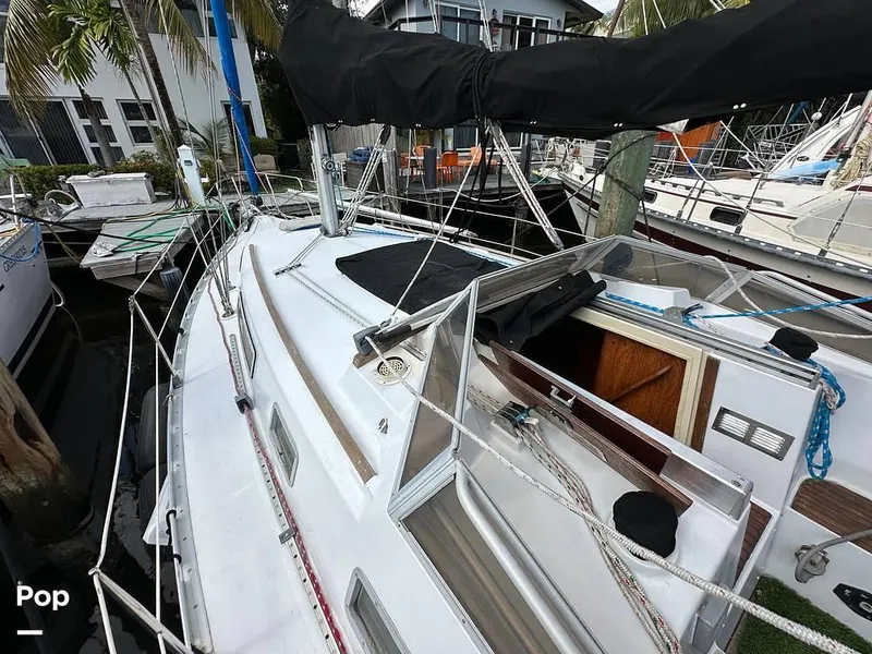 Slide: The Image of 1985 Beneteau Idylle 1050 for sale in Fort Lauderdale, FL - 8