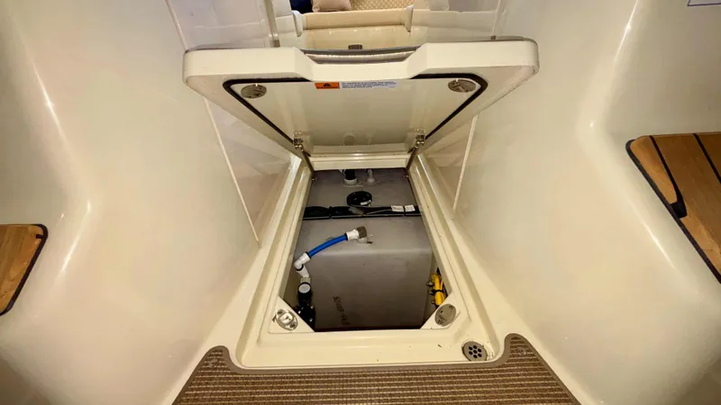 Slide: The Image of Chris-Craft Calypso 32 2024 - 51