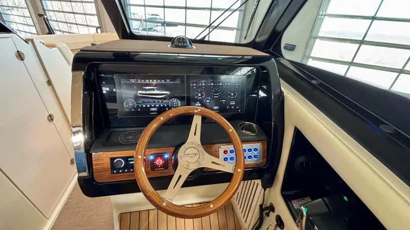 Slide: The Image of Chris-Craft Calypso 32 2024 - 52