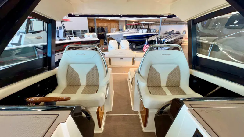 Slide: The Image of Chris-Craft Calypso 32 2024 - 56