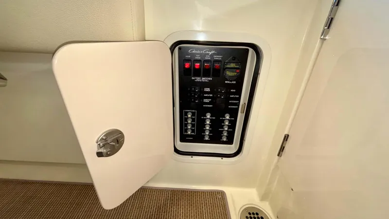 Slide: The Image of Chris-Craft Calypso 32 2024 - 57