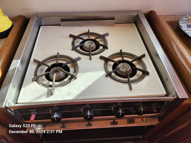 Slide: The Image of Vintage 1988 Lord Nelson Victory 37 stove with three burners and control knobs. - 40