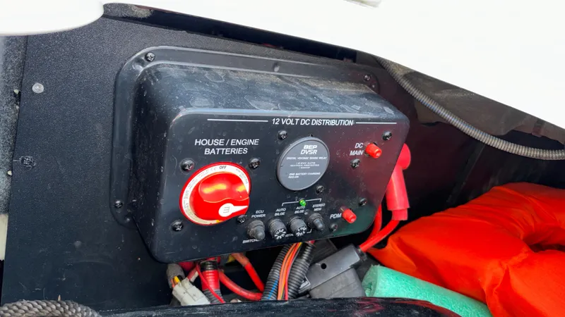 Slide: The Image of 2013 MasterCraft X55 battery distribution panel with red switch and wiring. - 29