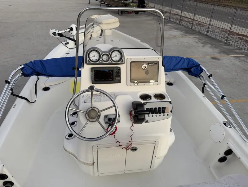 Slide: The Image of 2014 NauticStar NauticBay 214 XTS SB boat console with steering wheel and gauges. - 14
