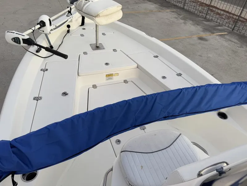 Slide: The Image of 2014 NauticStar NauticBay 214 XTS SB boat interior with seating and trolling motor. - 7