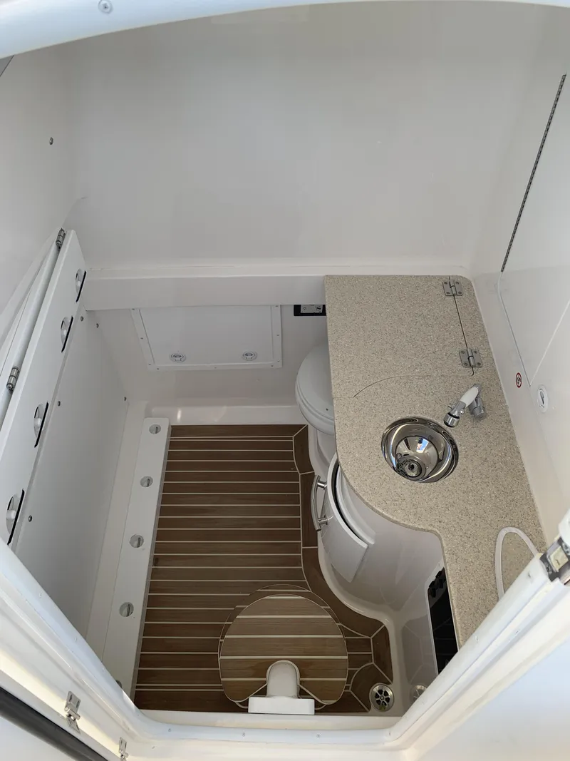 Slide: The Image of 2016 Regulator 34 Head Console - 8