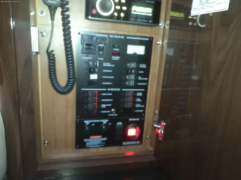 Slide: The Image of Sea Ray Sundancer 330 2015 - 52