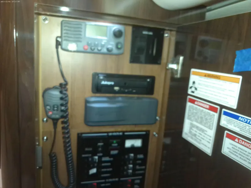 Slide: The Image of Sea Ray Sundancer 330 2015 - 53