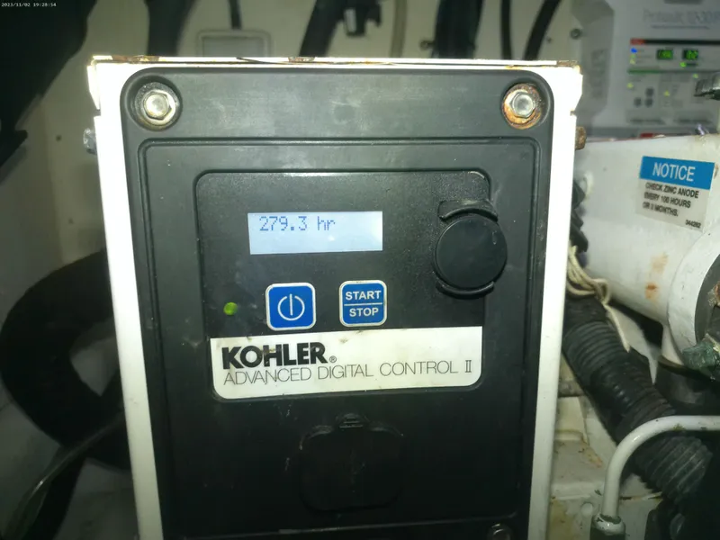 Slide: The Image of Sea Ray Sundancer 330 2015 - 68