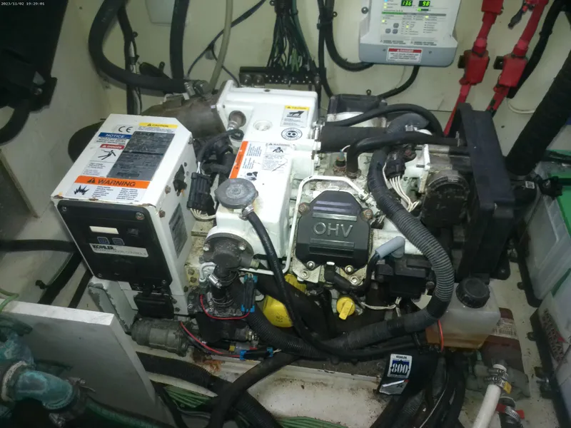 Slide: The Image of Sea Ray Sundancer 330 2015 - 70