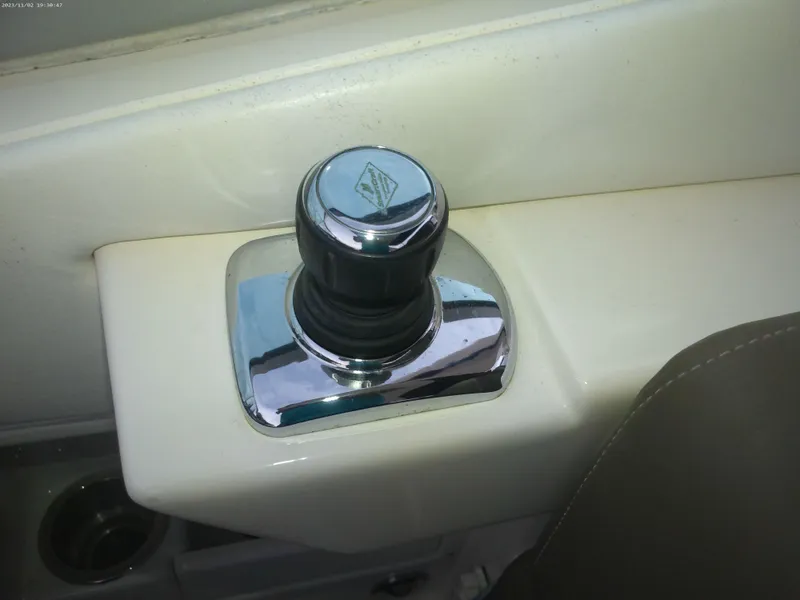 Slide: The Image of Sea Ray Sundancer 330 2015 - 71