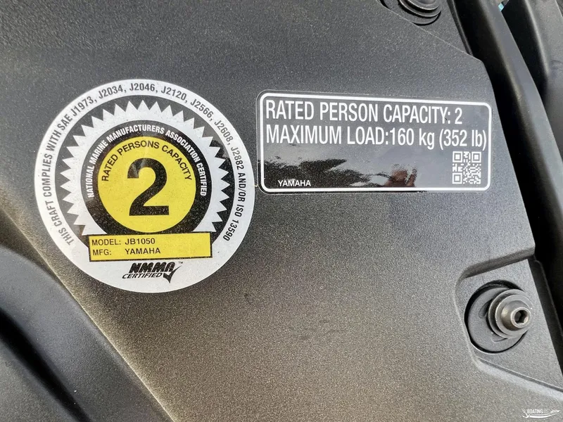 Slide: The Image of Yamaha WaveRunner Jet Blaster DLX-2, 2025 model, rated for 2 persons, 160 kg max load. - 8