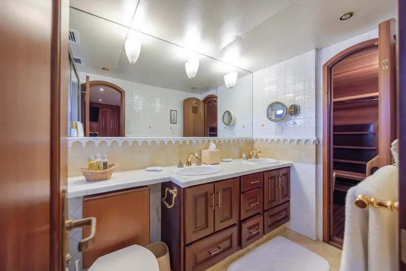 Slide: The Image of Christensen Custom 1988 - 114