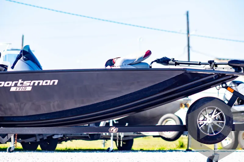 Slide: The Image of 2025 G3 Sportsman 1710 boat on trailer, side view. - 4