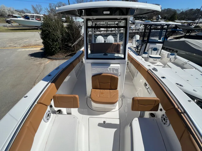 Slide: The Image of Robalo 270 Center Console 2025 - 14
