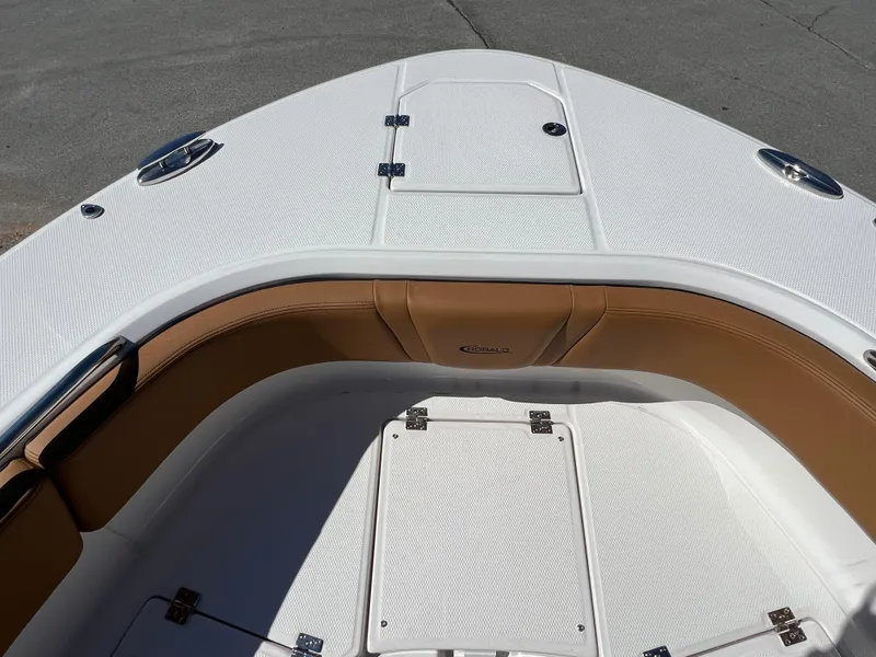 Slide: The Image of Robalo 270 Center Console 2025 - 5