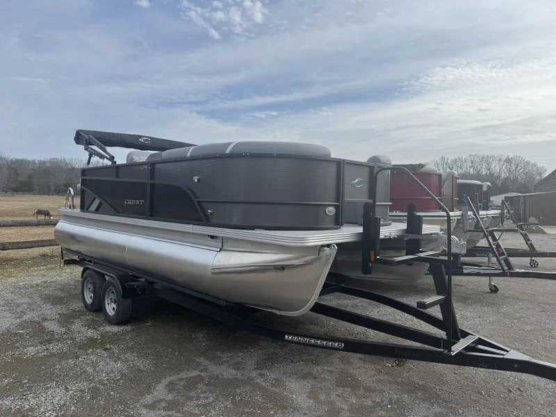 The Image of Crest Classic 200 SF Pontoon 2025 - 0