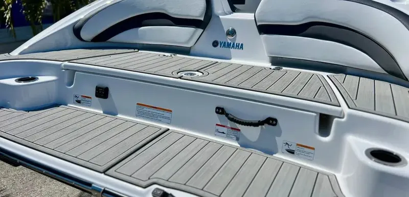 Slide: The Image of Yamaha 195S 2025 - 16