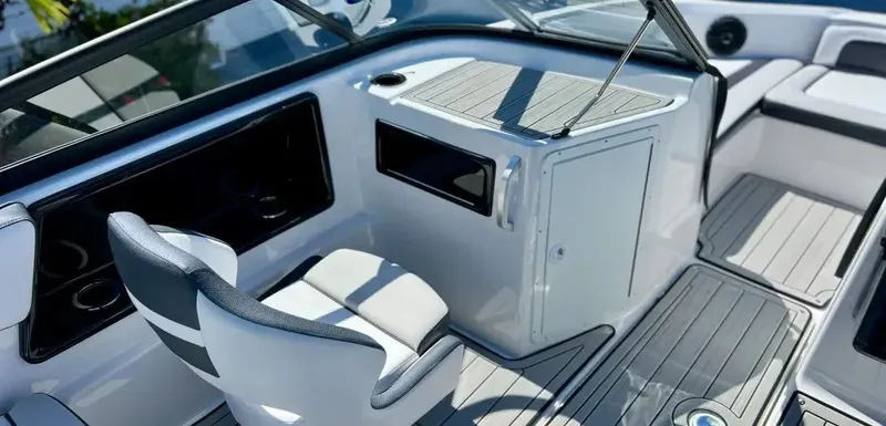 Slide: The Image of Yamaha 195S 2025 - 8