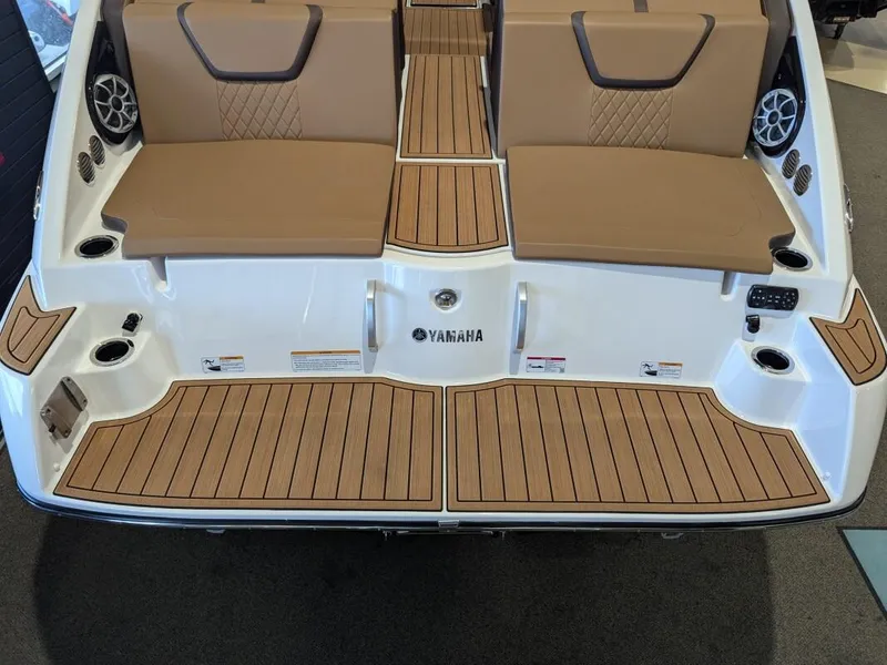 Slide: The Image of Yamaha 222S 2025 - 10