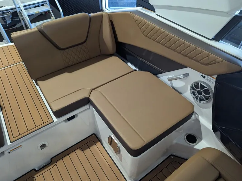 Slide: The Image of Yamaha 222S 2025 - 15