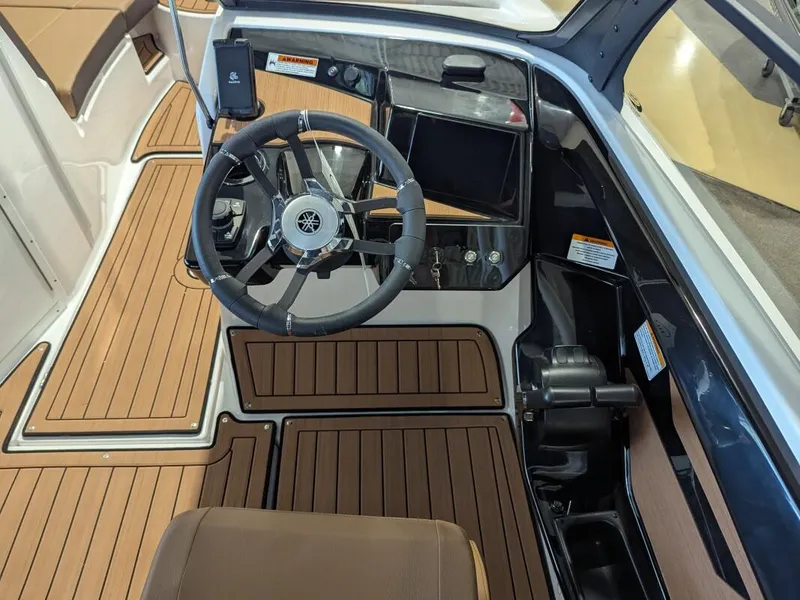 Slide: The Image of Yamaha 222S 2025 - 20