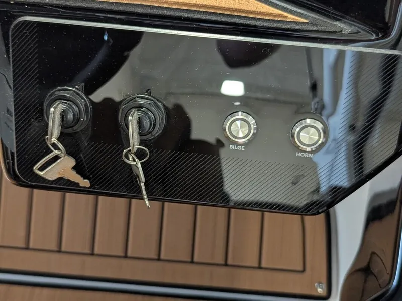 Slide: The Image of Yamaha 222S 2025 - 24