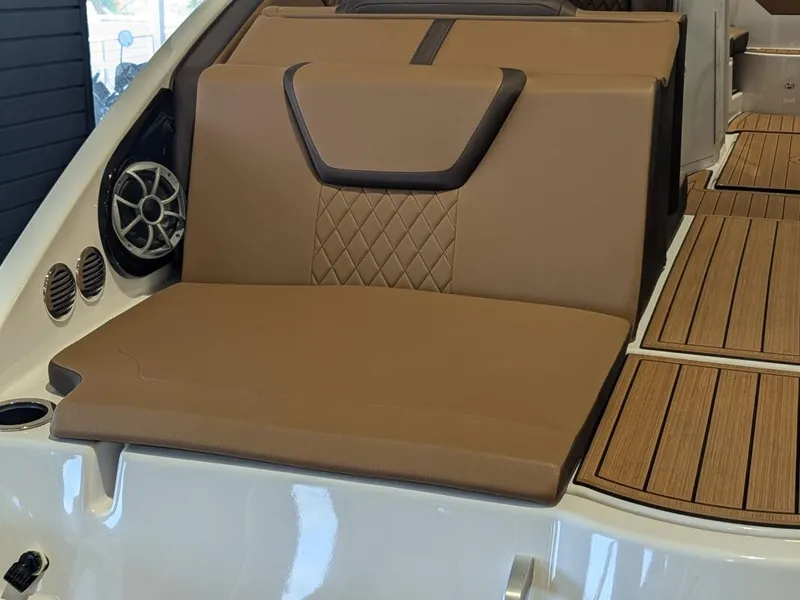 Slide: The Image of Yamaha 222S 2025 - 9