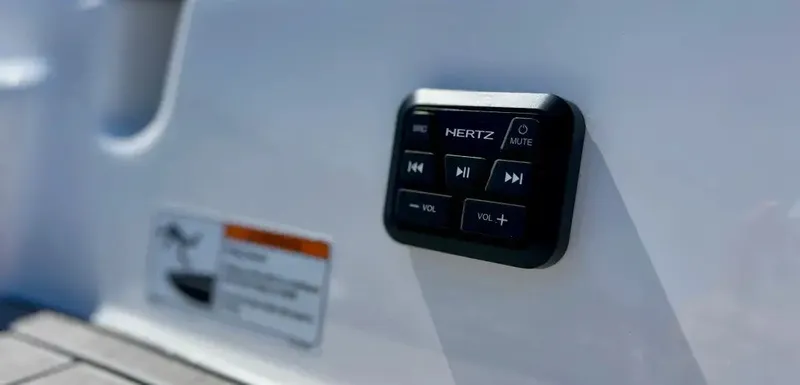 Slide: The Image of Yamaha 195S 2025 - 3