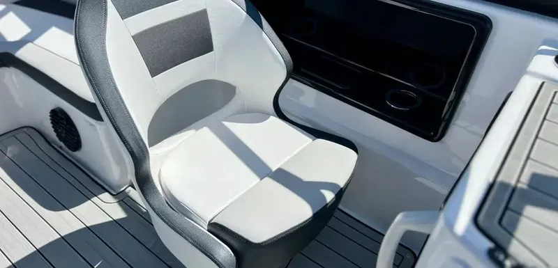 Slide: The Image of Yamaha 195S 2025 - 7