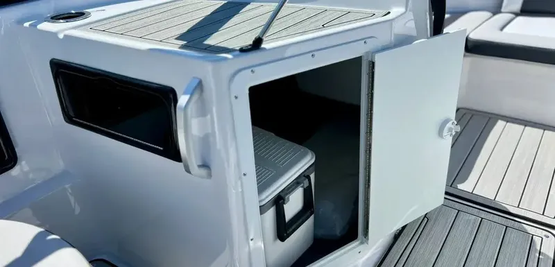 Slide: The Image of Yamaha 195S 2025 - 8