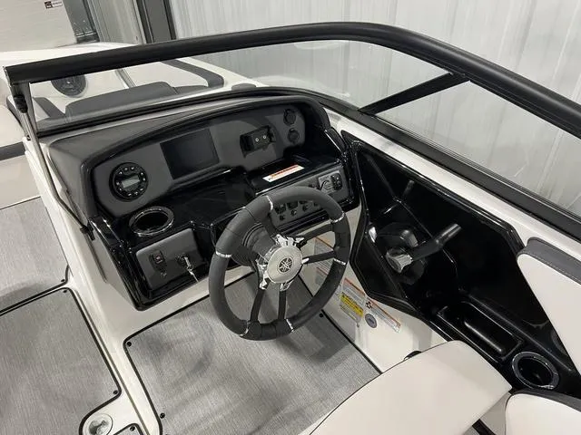 Slide: The Image of Yamaha AR195 2025 - 16