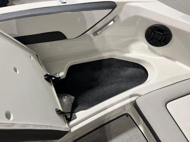 Slide: The Image of Yamaha AR195 2025 - 24