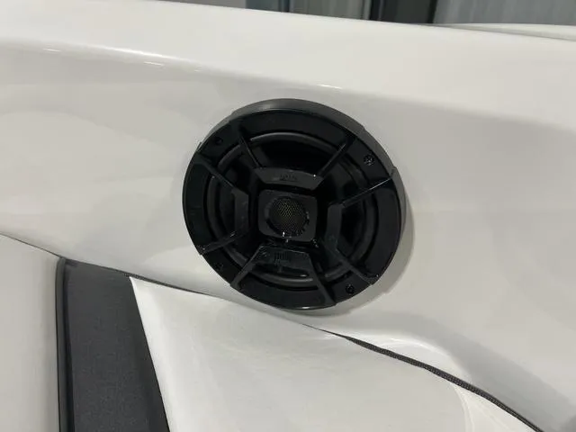 Slide: The Image of Yamaha AR195 2025 - 28