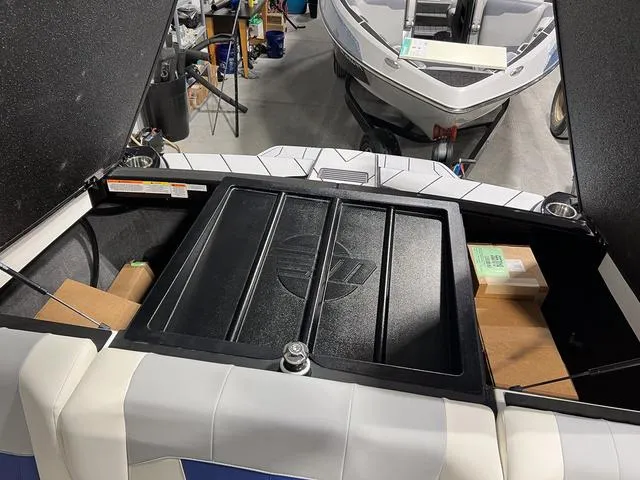 Slide: The Image of Malibu Wakesetter 20 VTX 2025 - 11