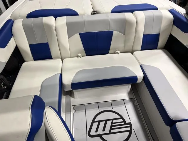 Slide: The Image of Malibu Wakesetter 20 VTX 2025 - 13