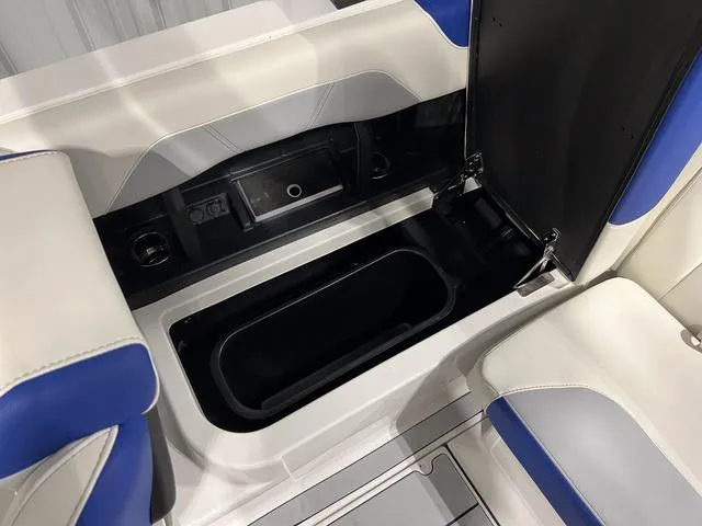 Slide: The Image of Malibu Wakesetter 20 VTX 2025 - 14