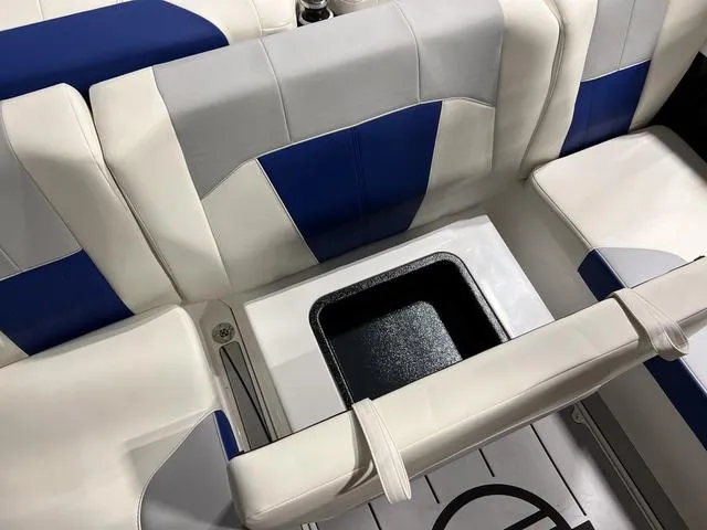 Slide: The Image of Malibu Wakesetter 20 VTX 2025 - 15