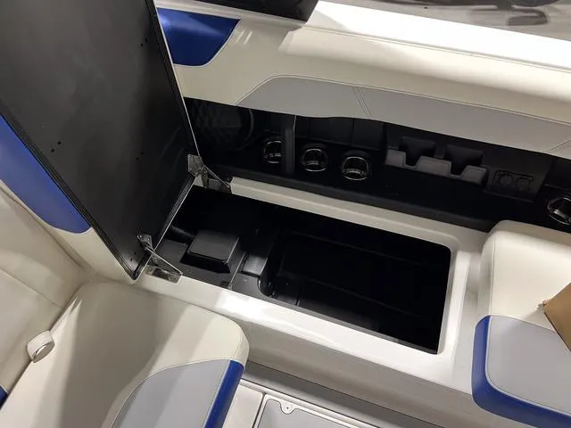 Slide: The Image of Malibu Wakesetter 20 VTX 2025 - 16