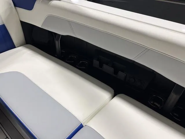 Slide: The Image of Malibu Wakesetter 20 VTX 2025 - 17