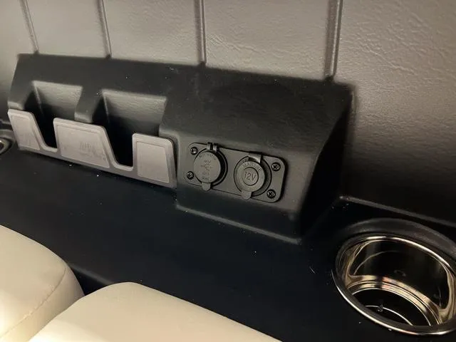 Slide: The Image of Malibu Wakesetter 20 VTX 2025 - 18