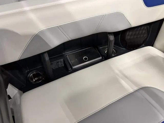 Slide: The Image of Malibu Wakesetter 20 VTX 2025 - 19