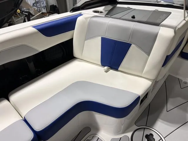 Slide: The Image of Malibu Wakesetter 20 VTX 2025 - 21
